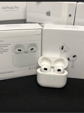 Apple AirPods Pro Wireless Earbuds in White with Charging Case